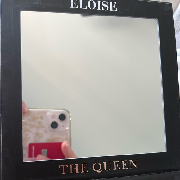 NYOT Queen Eye Shadow Palette - Picture 4 of 5